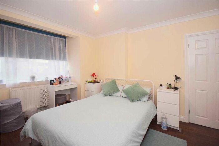 3 Bedroom Maisonette To Rent In Lavender Grove, Mitcham, CR4