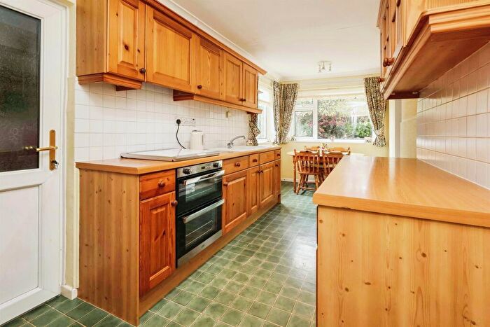 3 Bedroom Semi-Detached House For Sale In Woodford Avenue, Birmingham, B36
