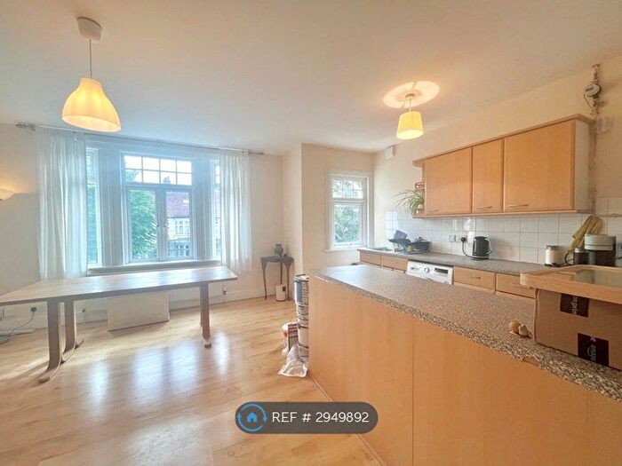 2 Bedroom Flat To Rent In Queen Anne Avenue, Bromley, BR2