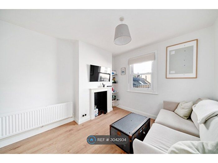 1 Bedroom Flat To Rent In Smiths Yard, London, SW18