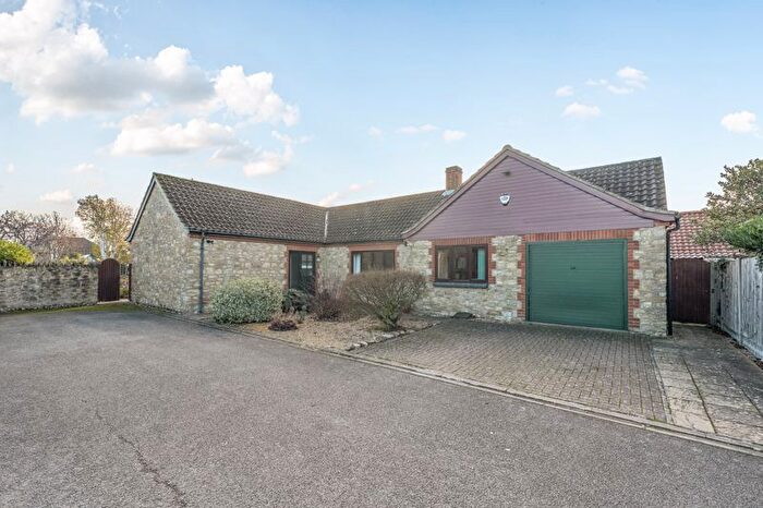 2 Bedroom Detached Bungalow For Sale In Regents Mews, Biddenham, MK40