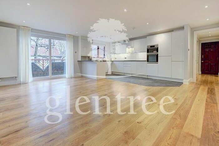 2 Bedroom Flat To Rent In Beechcroft Avenue, Golders Green, NW11