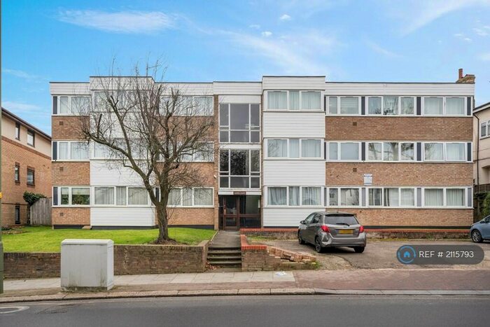 2 Bedroom Flat To Rent In Albany Court, London, N12