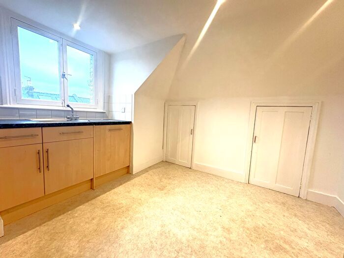 1 Bedroom Flat To Rent In Santos Road, London, SW18