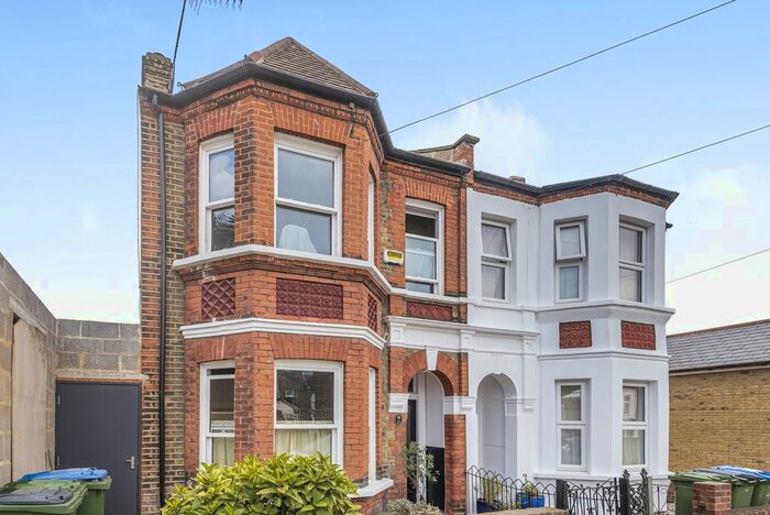 3 Bedroom Semi-Detached House To Rent In Kirk Lane, London, SE18