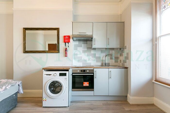 1 Bedroom Flat To Rent In Louisville Road, London, SW17