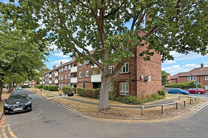 2 Bedroom Flat For Sale In Beaufort Road, Richmond, TW10