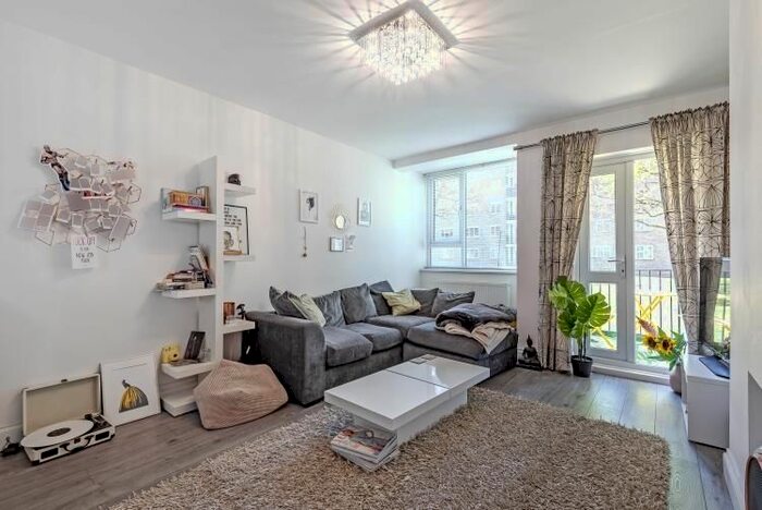 2 Bedroom Flat To Rent In Innes Gardens, London, SW15
