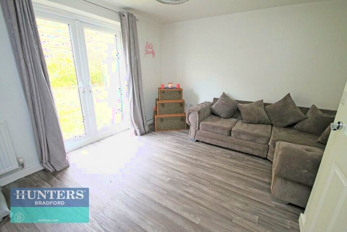 2 Bedroom Semi-Detached House For Sale In Ref Tn - Meadow Bank Allerton, Bradford, West Yorkshire, BD15