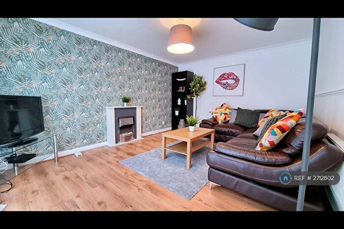 4 Bedroom Semi-Detached House To Rent In Woodbridge Fold, Leeds, LS6