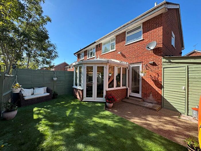 3 Bedroom End Terrace House For Sale In Juniper Close, Ashford, Kent, TN23