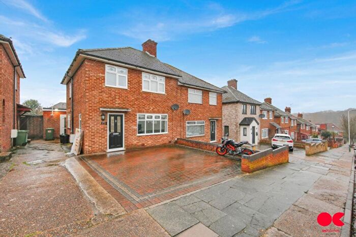 3 Bedroom Semi Detached House For Sale In Clitheroe Road, Romford, RM5