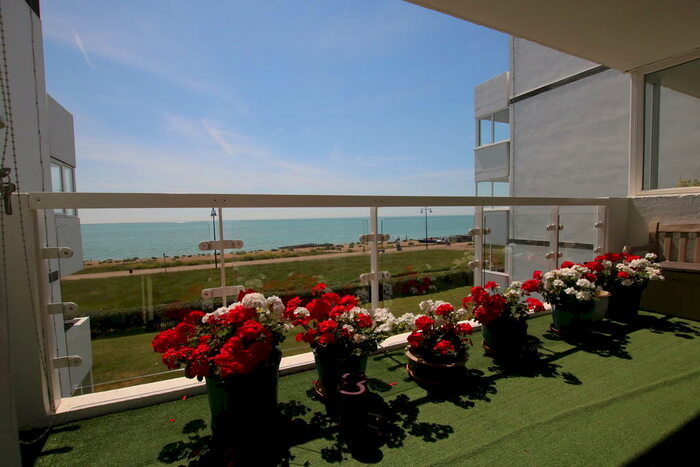 2 Bedroom Apartment To Rent In Royal Parade, Eastbourne, BN22