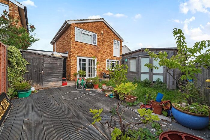 3 Bedroom Link Detached House For Sale In Redberry Close, Caversham, Reading, RG4