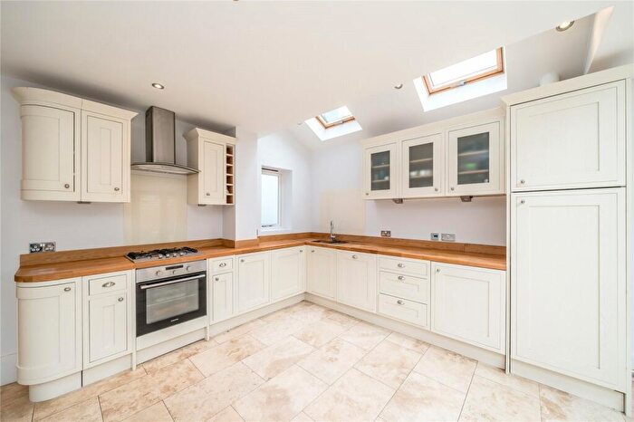 2 Bedroom Apartment To Rent In Kyrle Road, London, SW11