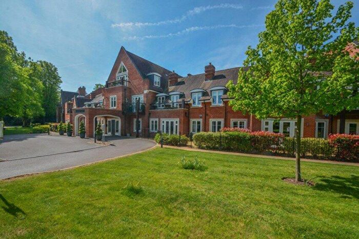 2 Bedroom Apartment For Sale In Woolf Drive, Wokingham, Berkshire, RG40