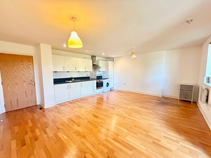 2 Bedroom Flat To Rent In Roundwood Court, Bethnal Green, E2