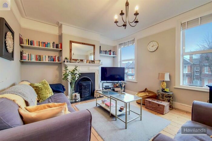 2 Bedroom Flat To Rent In Station Road, Winchmore Hill, N21