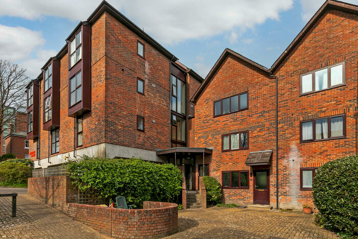 Studio To Rent In Bilberry Court, Staple Gardens, Winchester, SO23