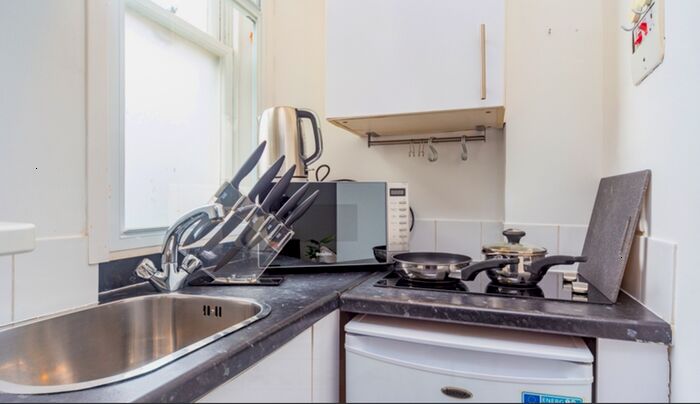 1 Bedroom Flat To Rent In Hill Street, London, W1J