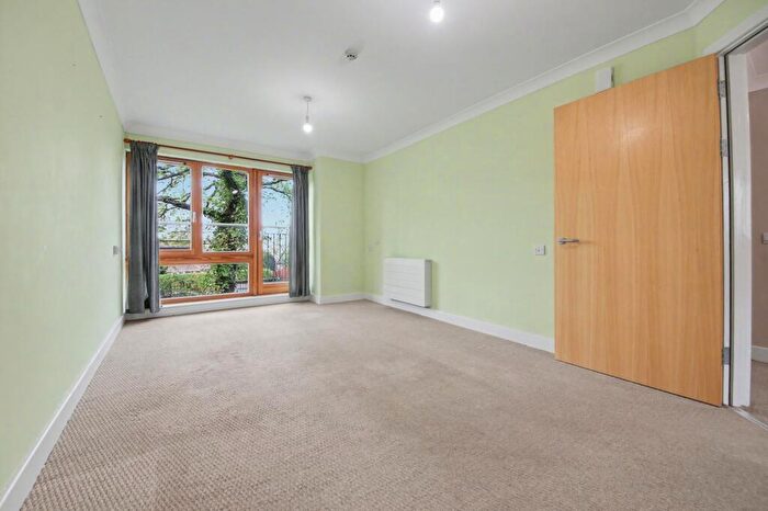 2 Bedroom Flat For Sale In Beech Avenue, Bitterne, SO18