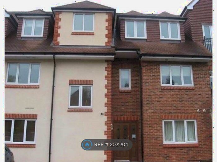 2 Bedroom Flat To Rent In Niche Place, Redhill, RH1