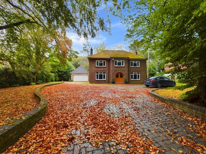 4 Bedroom Detached House To Rent In Balcombe Road, Crawley, RH10