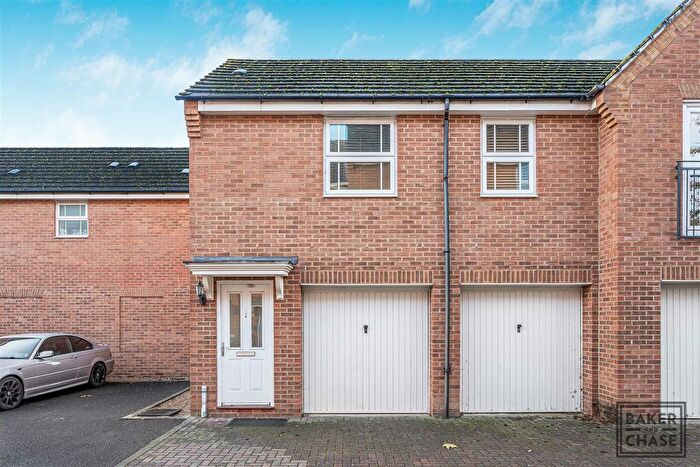 2 Bedroom Flat For Sale In Enders Close, Enfield, EN2