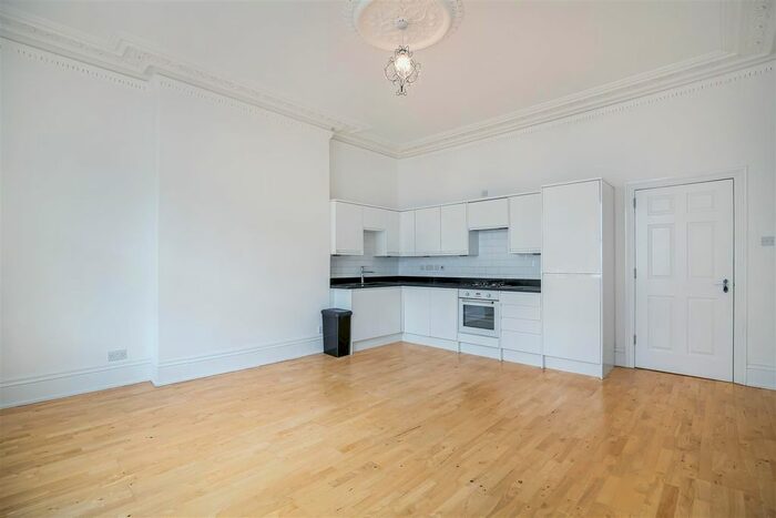 3 Bedroom Flat To Rent In Putney High Street, London, SW15