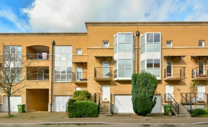 4 Bedroom Flat To Rent In Royal Court, Rotherhite, Canada Water, London, SE16