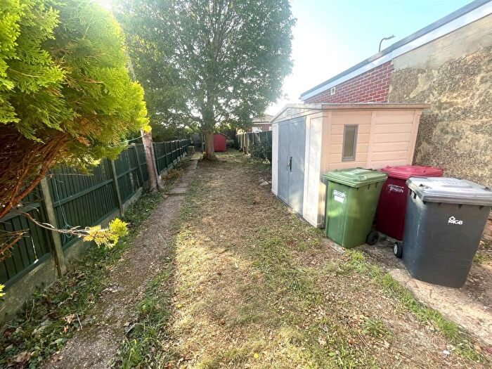 2 Bedroom Semi-Detached House To Rent In St Johns Road, Slough, Berkshire, SL2