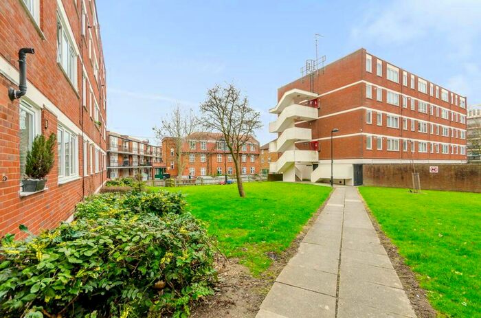 2 Bedroom Flat To Rent In Newland Road, Hornsey, London, N8