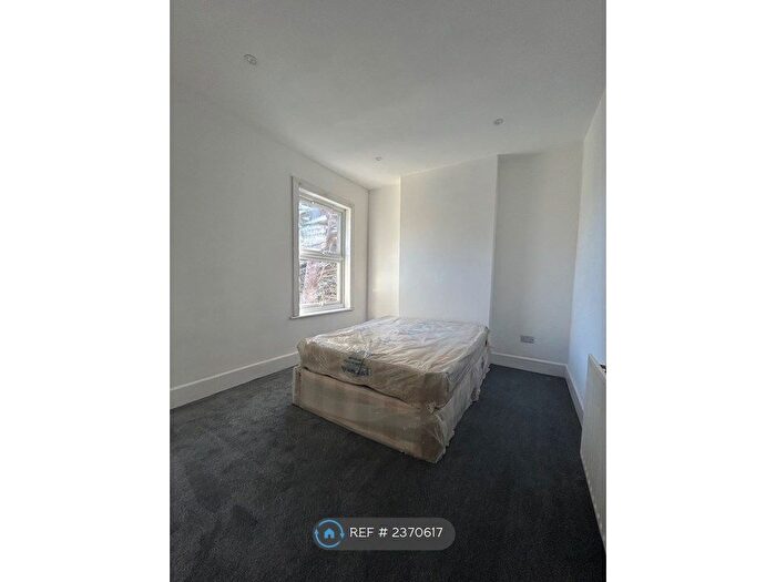 2 Bedroom Flat To Rent In Edmonton, London, N9
