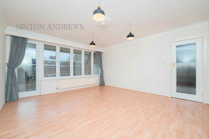 2 Bedroom Flat To Rent In Westmount Court, Corringway W5