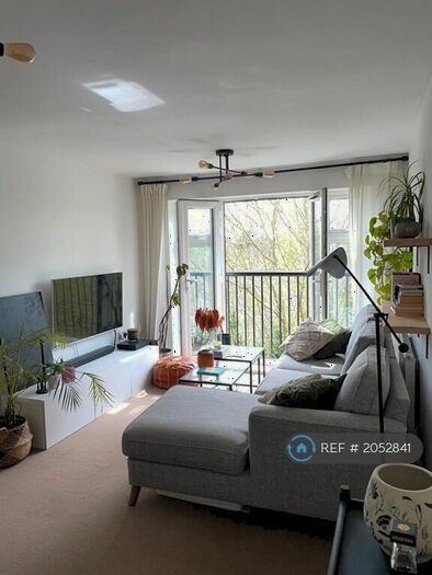 1 Bedroom Flat To Rent In Centrifuge Way, Farnborough, GU14