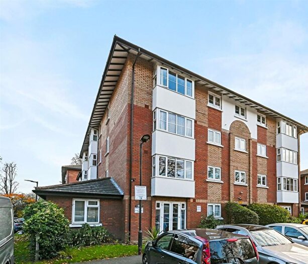 1 Bedroom Property For Sale In Beechwood Grove, London, W3