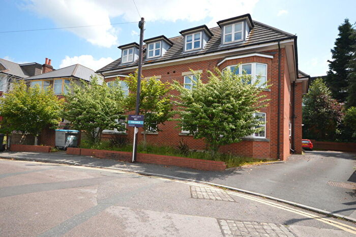 3 Bedroom Flat To Rent In St. Albans Road, Charminster, BH8