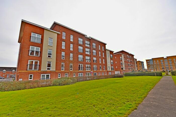 2 Bedroom Flat To Rent In Flat, Little Hackets, Havant, Hampshire, PO9
