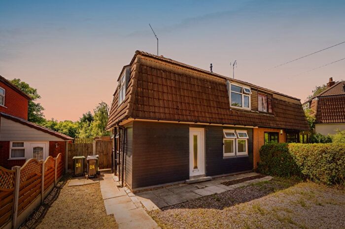 3 Bedroom Semi-Detached House For Sale In The Grove, Walsall, WS5