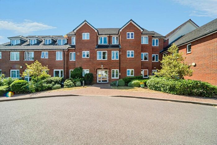 1 Bedroom Flat For Sale In Aylesbury Street, Bletchley, Milton Keynes, MK2