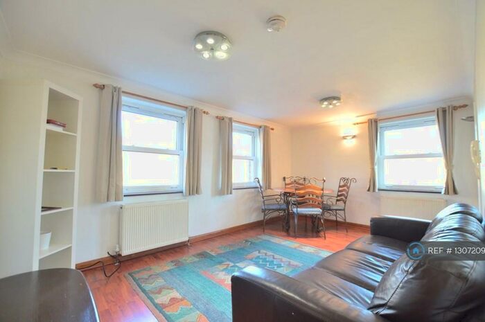 2 Bedroom Flat To Rent In Blackstock Road, London, N4