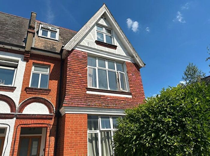 1 Bedroom Flat For Sale In Surbiton, Surrey, KT5