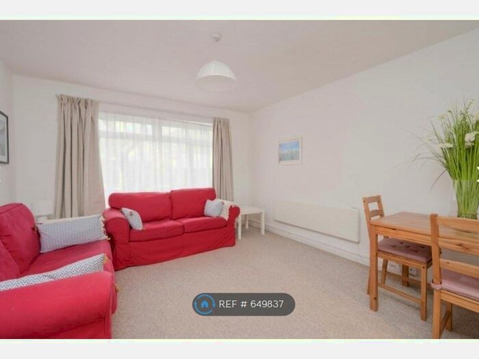 2 Bedroom Flat To Rent In Morley Court, London, SW19