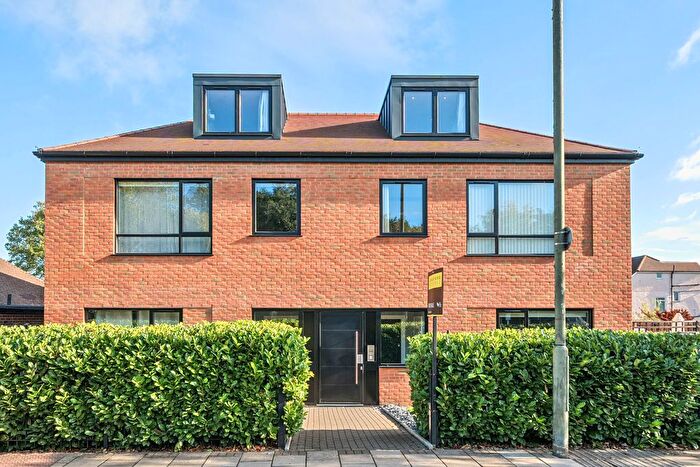 2 Bedroom Flat For Sale In Elmers End Road, Beckenham, BR3