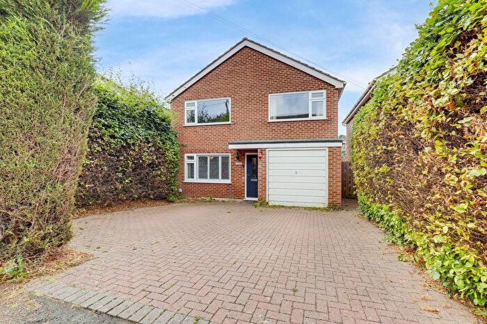 4 Bedroom Detached House For Sale In Linsdale Gardens, Gedling, NG4