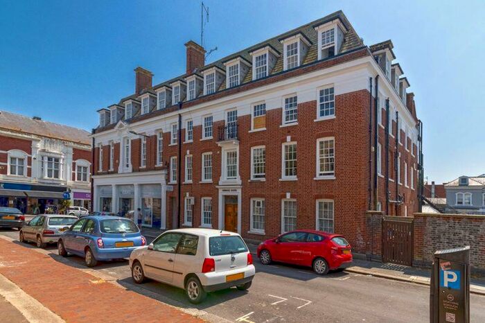 3 Bedroom Flat To Rent In Ambrose Place, Worthing, BN11