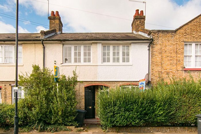 2 Bedroom Property To Rent In Chesthunte Road, Tottenham, London, N17