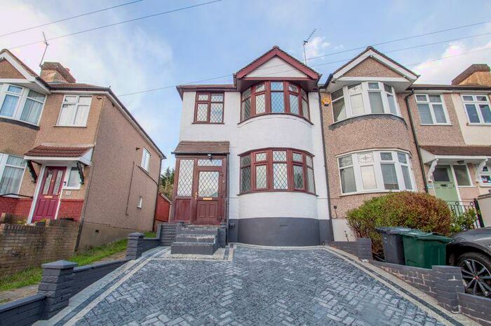 3 Bedroom End Of Terrace House To Rent In Ashen Drive, Dartford, DA1