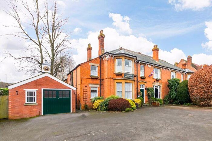 7 Bedroom Semi-Detached House For Sale In Broughton Road, Banbury, OX16