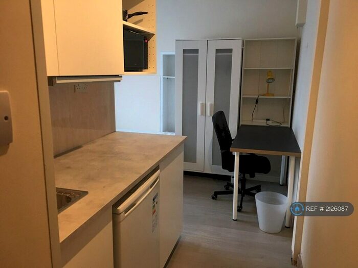 4 Bedroom Flat To Rent In Kelsall Terrace, Leeds, LS6